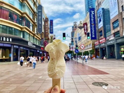 上海南京路步行街正在复苏,商圈的彩虹正慢慢飘上屋顶 上海南京路步行街正在复苏